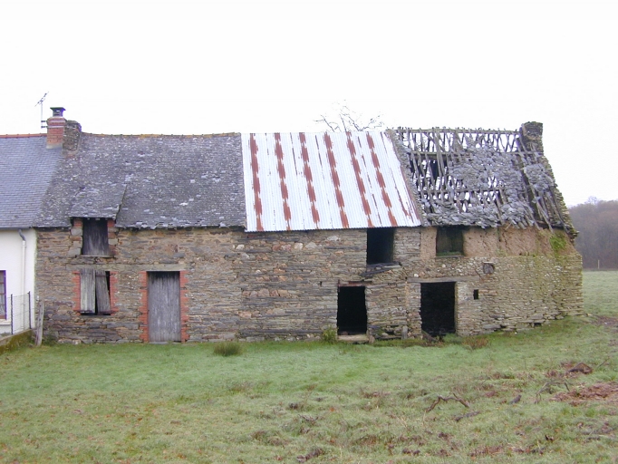 Alignement de trois maisons et fermes, la Presselais (Pipriac)