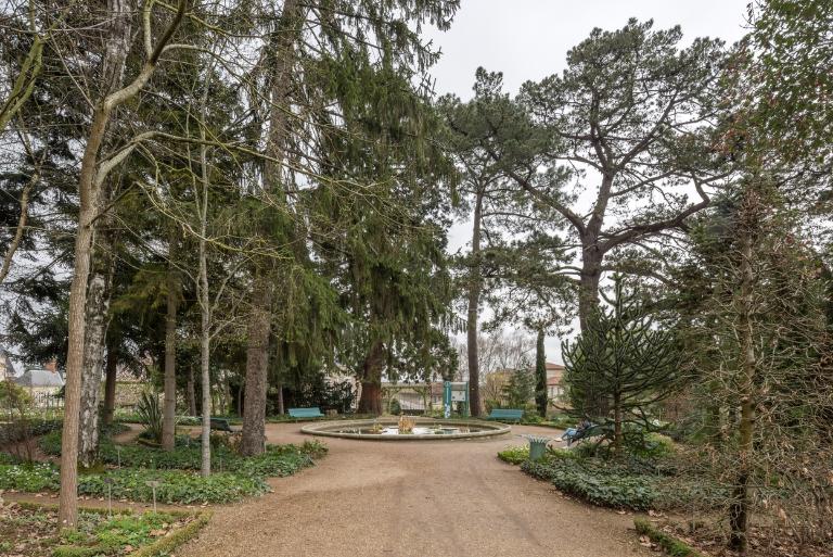 Jardin public, dit Le Thabor, rue de Paris ; place Saint-Melaine ; rue de la Palestine ; boulevard de la Duchesse-Anne (Rennes)