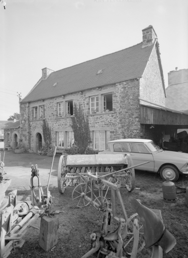 Maison, bourg (Poullaouen)