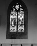Verrière à personnages de la baie 4 : Saint Louis, Saint Yves, église Saint-Bertin (Guillac)