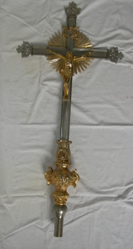 Croix de procession 1 et sa hampe de procession
