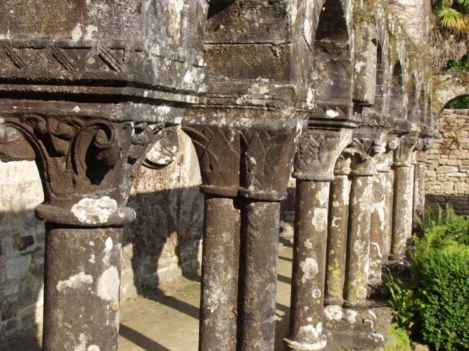 Les chapiteaux du cloître de l'abbaye Notre-Dame de Daoulas