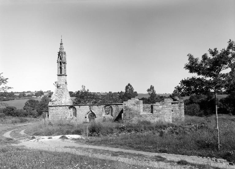 Ruines de la Chapelle de Lochrist et calvaire (Coray)