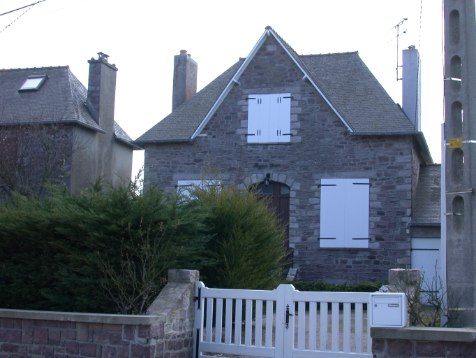 Maison, rue de la Plage, le Vieux-Bourg (Fréhel)