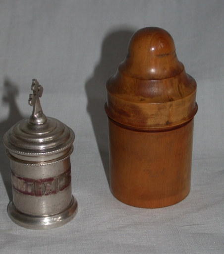 Ampoule à huile des malades dans sa boîte