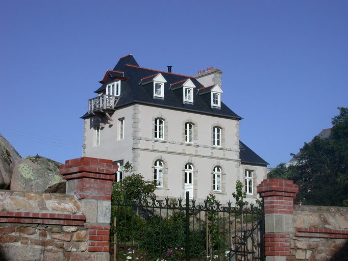 Maison de villégiature dite les Roches, 28 rue du Général de Gaulle, Sainte-Anne (Trégastel)