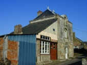 Maison, rue de Paris (Cuguen)