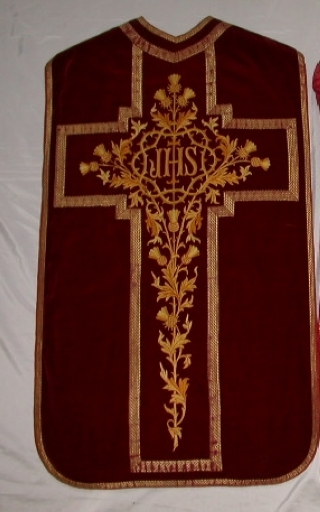 Ornement rouge 1 : chasuble