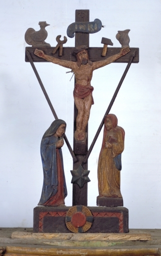 Croix d'autel : Christ en croix entre la Vierge et une sainte femme