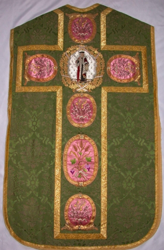 Ornement vert 1 : chasuble, bourse de corporal, étole, manipule, voile de calice