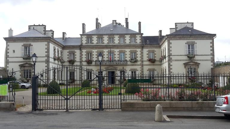 Mairie, préfecture, sous-préfecture, 8 rue François Mitterrand (Pontivy)