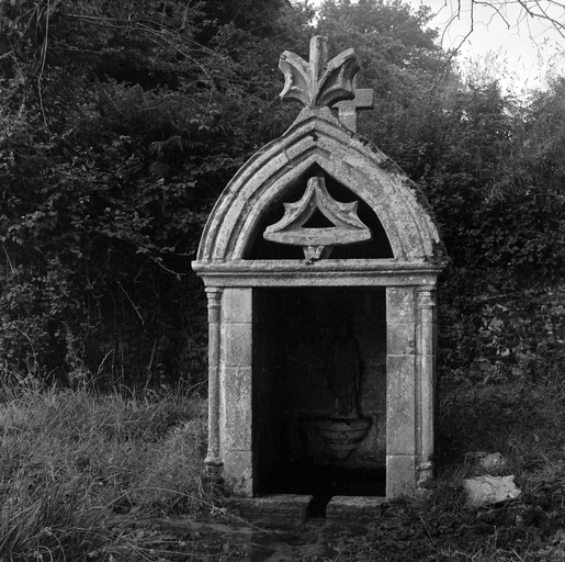 Fontaine de dévotion saint Eloi, près de Lopabu (Grand-Champ)