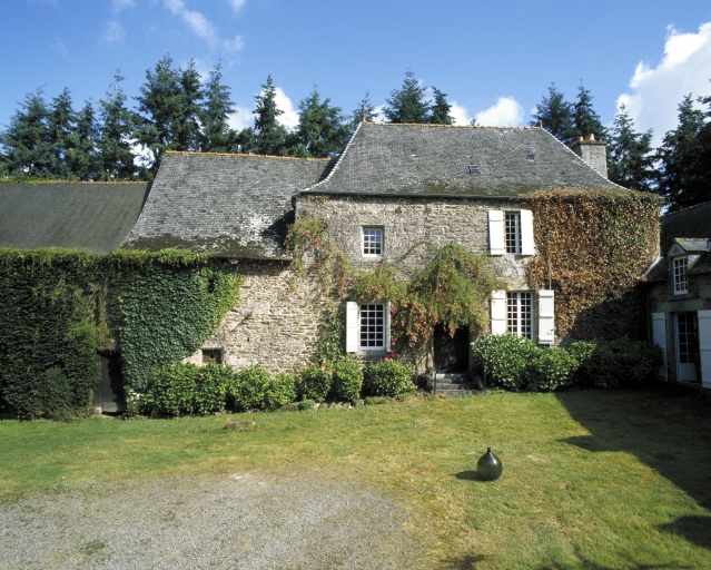 Manoir, Carua (Jugon-les-Lacs fusionnée en Jugon-les-Lacs - Commune nouvelle en 2016)
