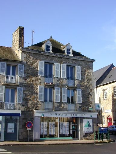 Immeuble à logements, 2 avenue du Président François Mitterrand ; rue de Rennes (Liffré)