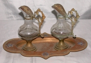 Clochette, paire de burettes et leur plateau