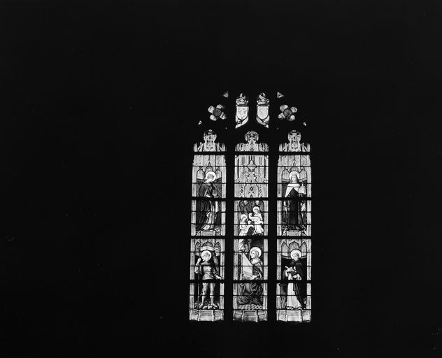 Verrière à personnages de la baie 12 : Sainte Françoise, saint Hippolyte, sainte Cécile, sainte Jeanne, Saint Hervé, basilique Notre-Dame-du-Roncier (Josselin)