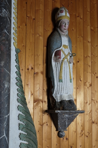 Statue de saint évêque