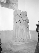 Dalle funéraire (2, gisant (2)), dalle de Perronnelle de Boutteville et de Bertrand de Trogoff, église paroissiale Notre-Dame-de-l'Assomption (Le Faouët)