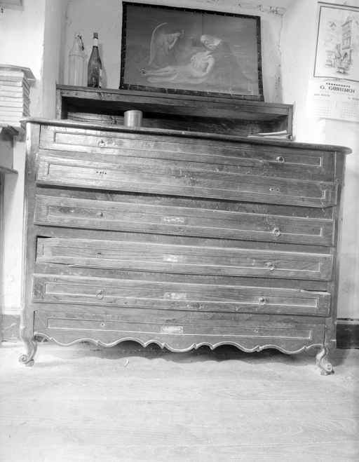 Commode de sacristie, église paroissiale Sainte-Marie-Madeleine (Meucon)