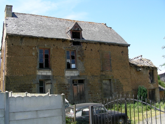 Ferme, rue de l'Auriol (Saint-Thual)