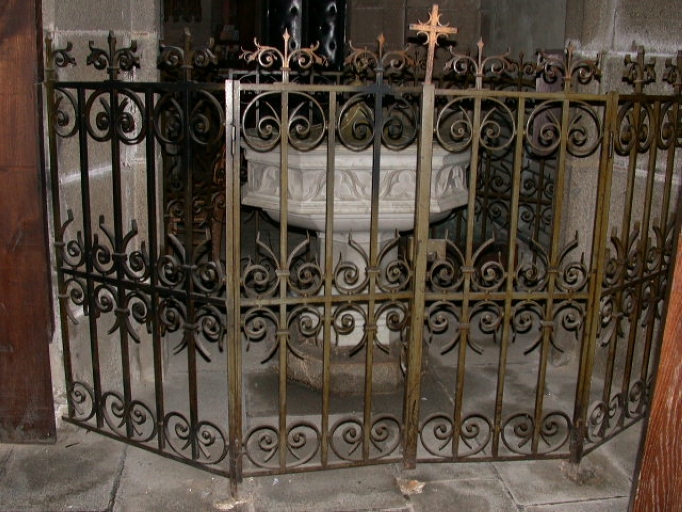 Clôture des fonts baptismaux