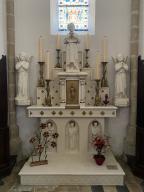 Ensemble du maître-autel : autel, 3 statues, église Sainte-Zéphirine (Tréal)