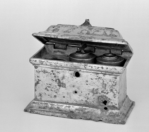 Ensemble de deux coffret aux saintes huiles, église paroissiale Saint-Pérec (Lopérec)