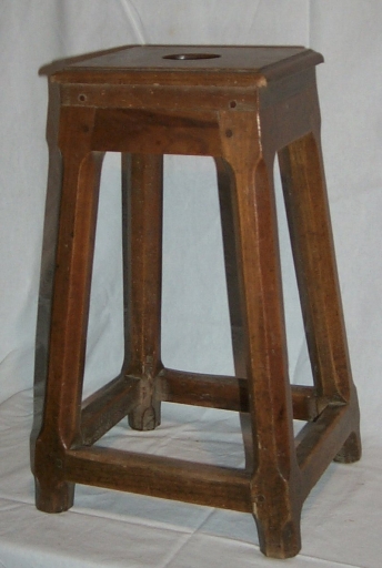 Ensemble de 5 tabourets d'église
