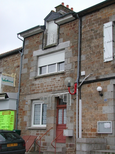 Maison, 13 place de la Mairie (Sens-de-Bretagne)