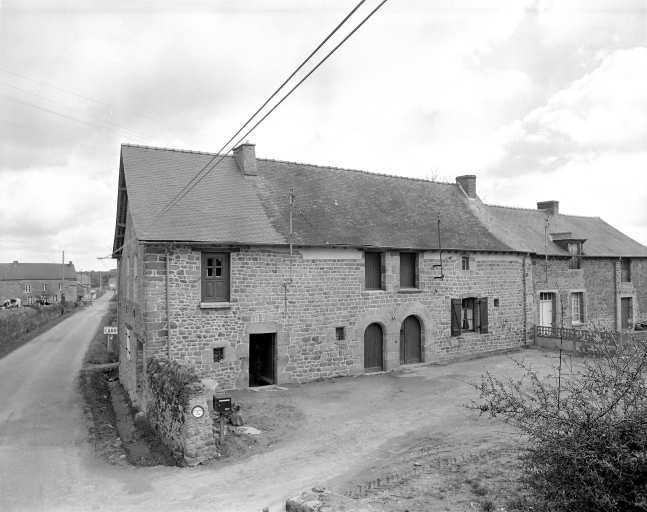 Maison de Tisserand dite le Porche, sortie du bourg sur la D.79 (Cardroc)