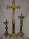 Garniture d'autel 1 : croix d'autel, 6 chandeliers d'autel, 2 chandeliers d'autel
