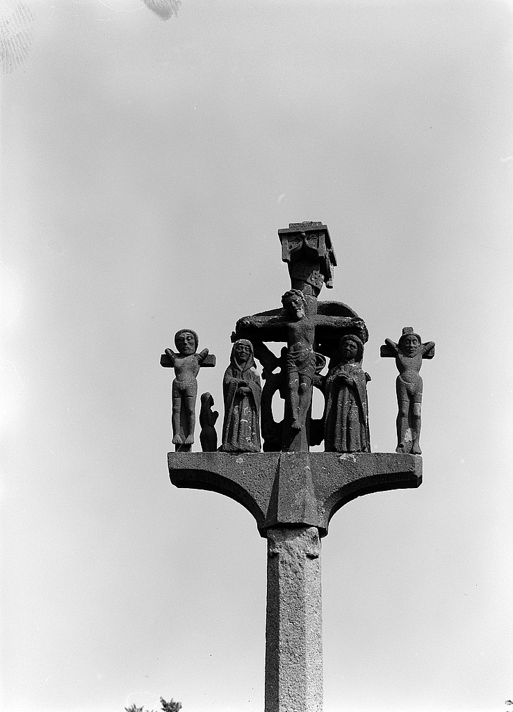 Calvaire édicule (calvaire extérieur) : Crucifixion, Jugement Dernier, chapelle Notre-Dame (Châteaulin)