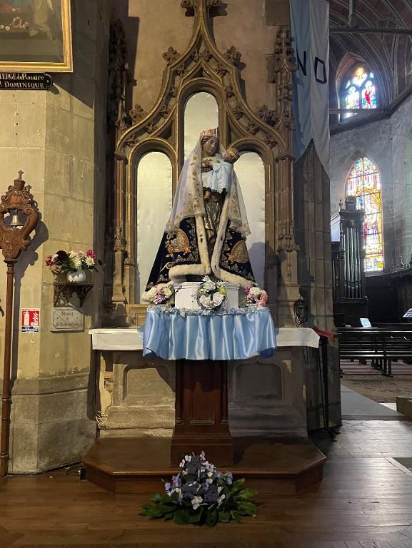 Statue couronnée : Vierge à l'Enfant, basilique Notre-Dame-de-La-Guerche (La Guerche-de-Bretagne)