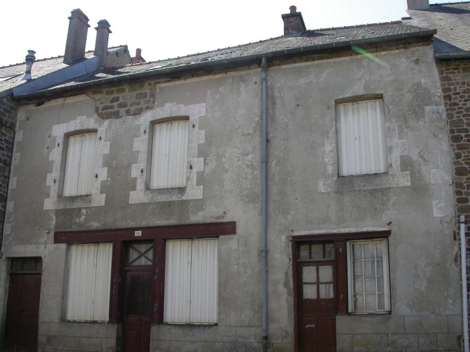 Maison à boutique, 16 rue des Forges (Hédé fusionnée avec Bazouges-sous-Hédé pour former la commune de Hédé-Bazouges en 2009)