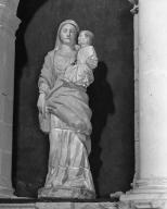 Statue (petite nature) : Vierge à l'enfant, abbaye de bénédictins Saint-Gildas, de bénédictins de la congrégation de Saint-Maur, de soeurs de la charité de Saint-Louis (Saint-Gildas-de-Rhuys)