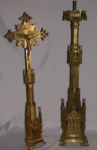 Garniture d'autel 2 : croix d'autel, 6 chandeliers d'autel