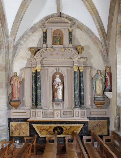 Ensemble du retable de la Vierge : autel, tabernacle et deux gradins
