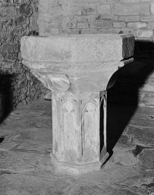 Fonts baptismaux, chapelle Notre-Dame-du-Loc (Saint-Avé)