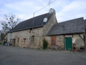 Les maisons et les fermes sur la commune de Drouges