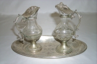 Paire de burettes et leur plateau