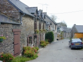 Alignement de huit maisons, la Chapelle de Gavrain (Renac)