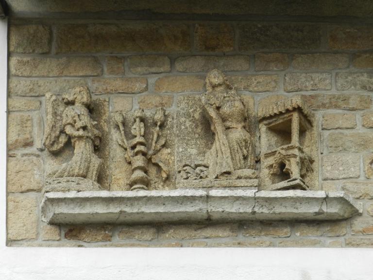L'Annonciation, bas-relief, 26 rue du Docteur Ferdinand Thomas (Hennebont)