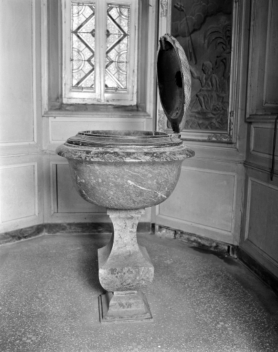 Fonts baptismaux, église paroissiale Saint-Pérec (Lopérec)