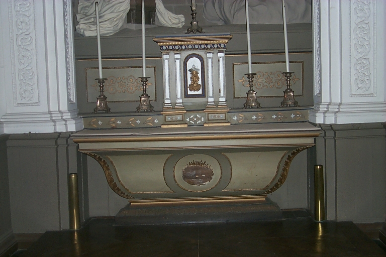 Ensemble de l'autel secondaire nord : autel, tabernacle, gradin d'autel, 2 degrés d'autel