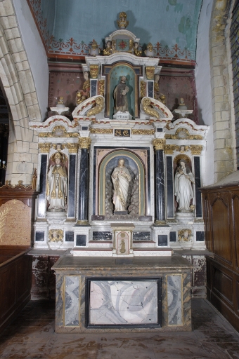 Ensemble de l'autel du Sacré Coeur : autel, tabernacle, 2 gradins d'autel, retable