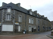 Alignement de maisons, 2-4 rue François-René de Chateaubriand ; 2-4 rue Anatole Le Braz ; 1 rue Jeanne Jugan (Lanhélin fusionnée en Mesnil-Roc'h en 2019)