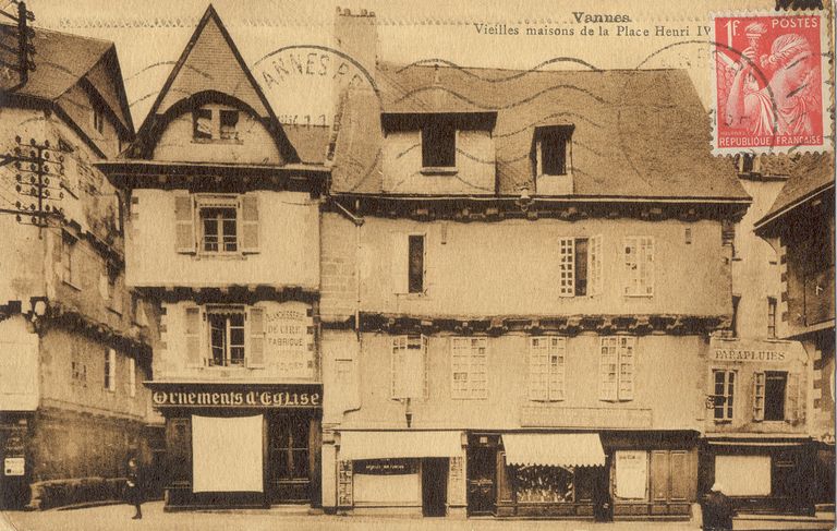 Place Henri IV, anciennement place Main-Lièvre (Vannes)