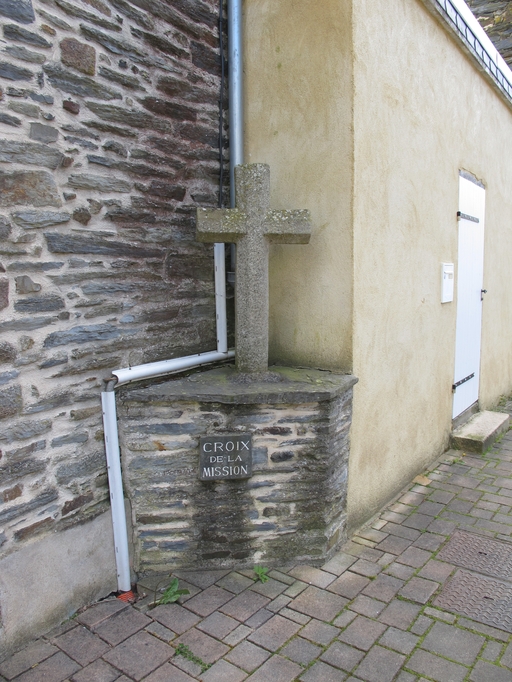 Croix de chemin, dite Croix de la Mission, rue du Commerce (Saint-Martin-sur-Oust)