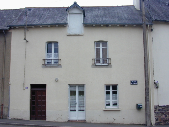 Maison, 8 place de l'Eglise (Breteil)