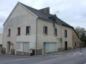 Maison à boutique, 19 rue des Bégonias (Montreuil-le-Gast)